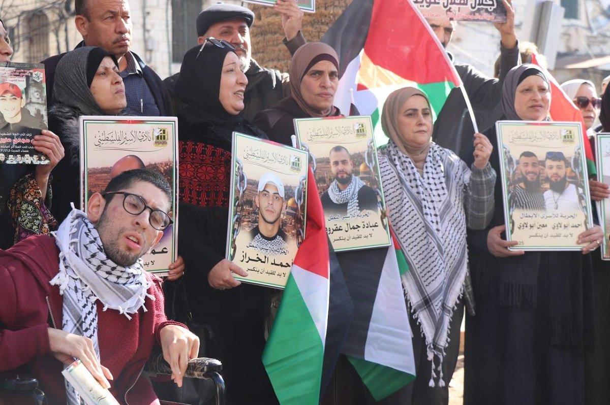 وقفة حاشدة للتضامن مع شعبنا والاسرى في نابلس